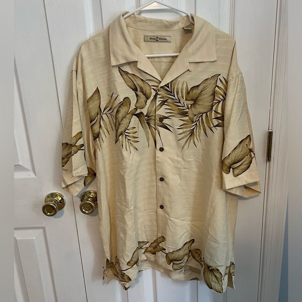 Tommy Bahama Mens Large Silk Hawaiian Floral‎ Beige Print Short Sleeve Shirt